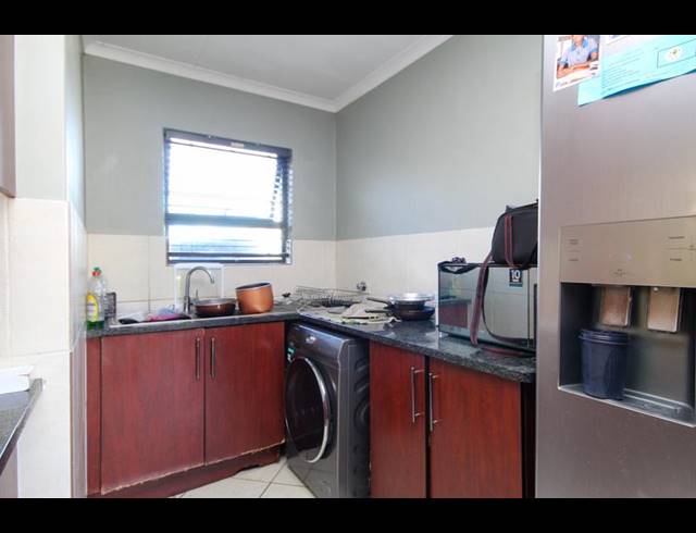 3 BEDROOM TOWNHOUSE FOR SALE IN THATCHFIELD